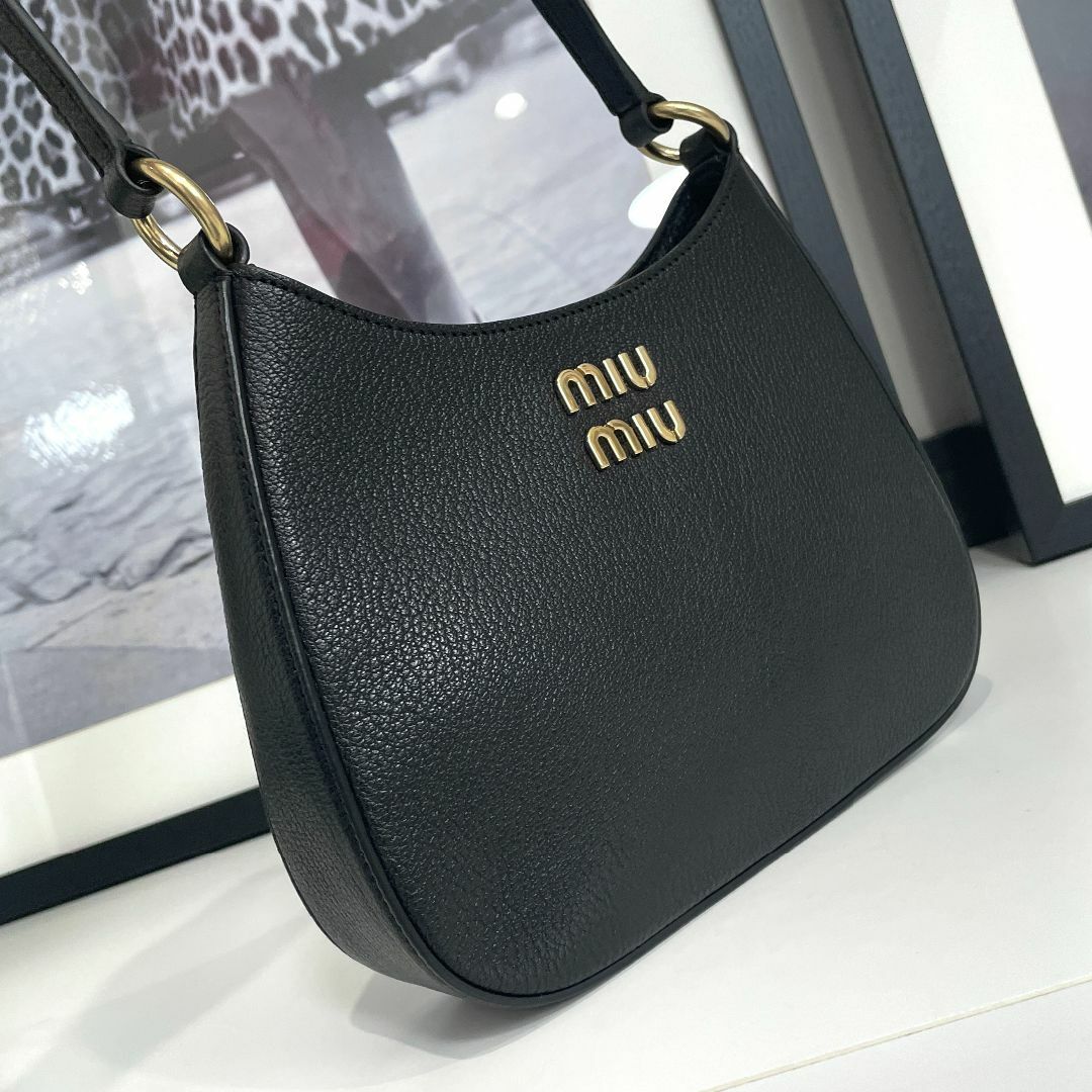 miumiu - 美品 ミュウミュウ マドラスレザー ショルダーバッグ