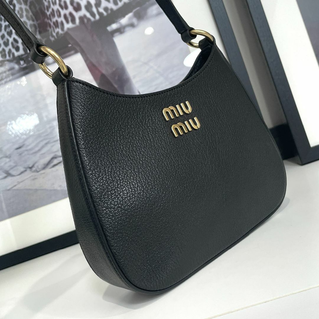 美品！ミュウミュウ マドラス miumiu ショルダー バッグ