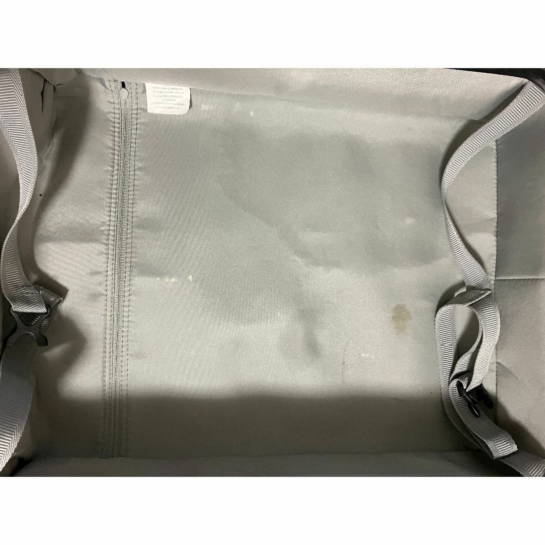 MUJI (無印良品)(ムジルシリョウヒン)の無印良品　　旧型　ハードキャリーケース　レッド　鍵なし　33L 機内持込可能 レディースのバッグ(スーツケース/キャリーバッグ)の商品写真