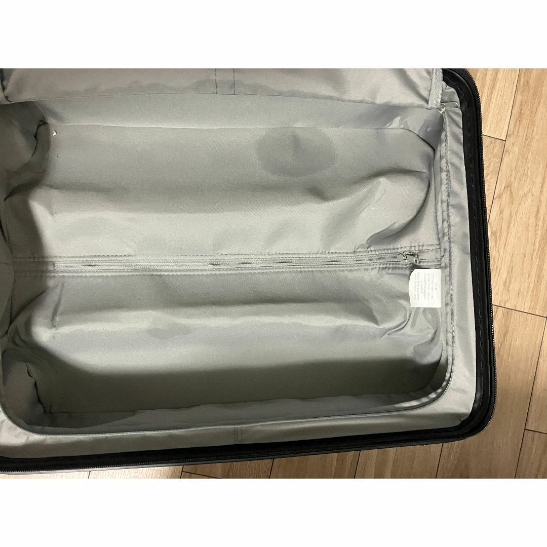 MUJI (無印良品)(ムジルシリョウヒン)の無印良品　　旧型　ハードキャリーケース　レッド　鍵なし　33L 機内持込可能 レディースのバッグ(スーツケース/キャリーバッグ)の商品写真