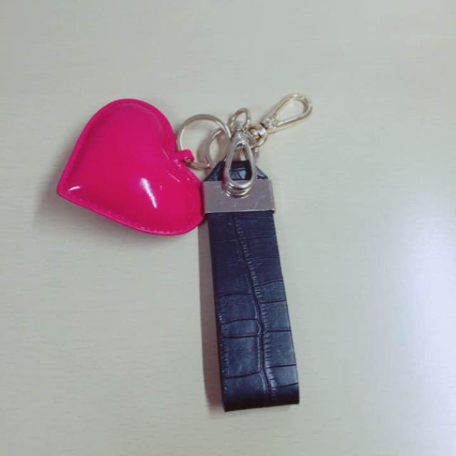 H&M(エイチアンドエム)のハート キーホルダー レディースのファッション小物(キーホルダー)の商品写真