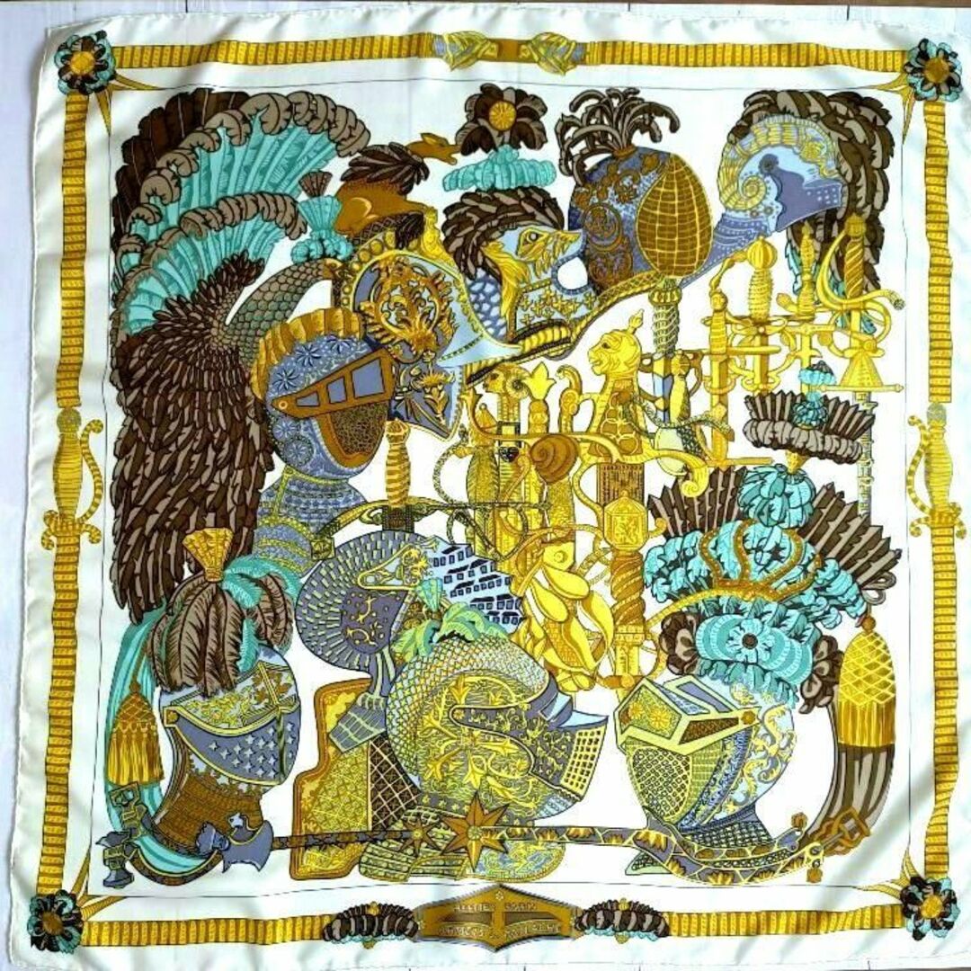 美品 タグあり】HERMES エルメス 羽根飾りの騎兵兜 カレ90 スカーフ