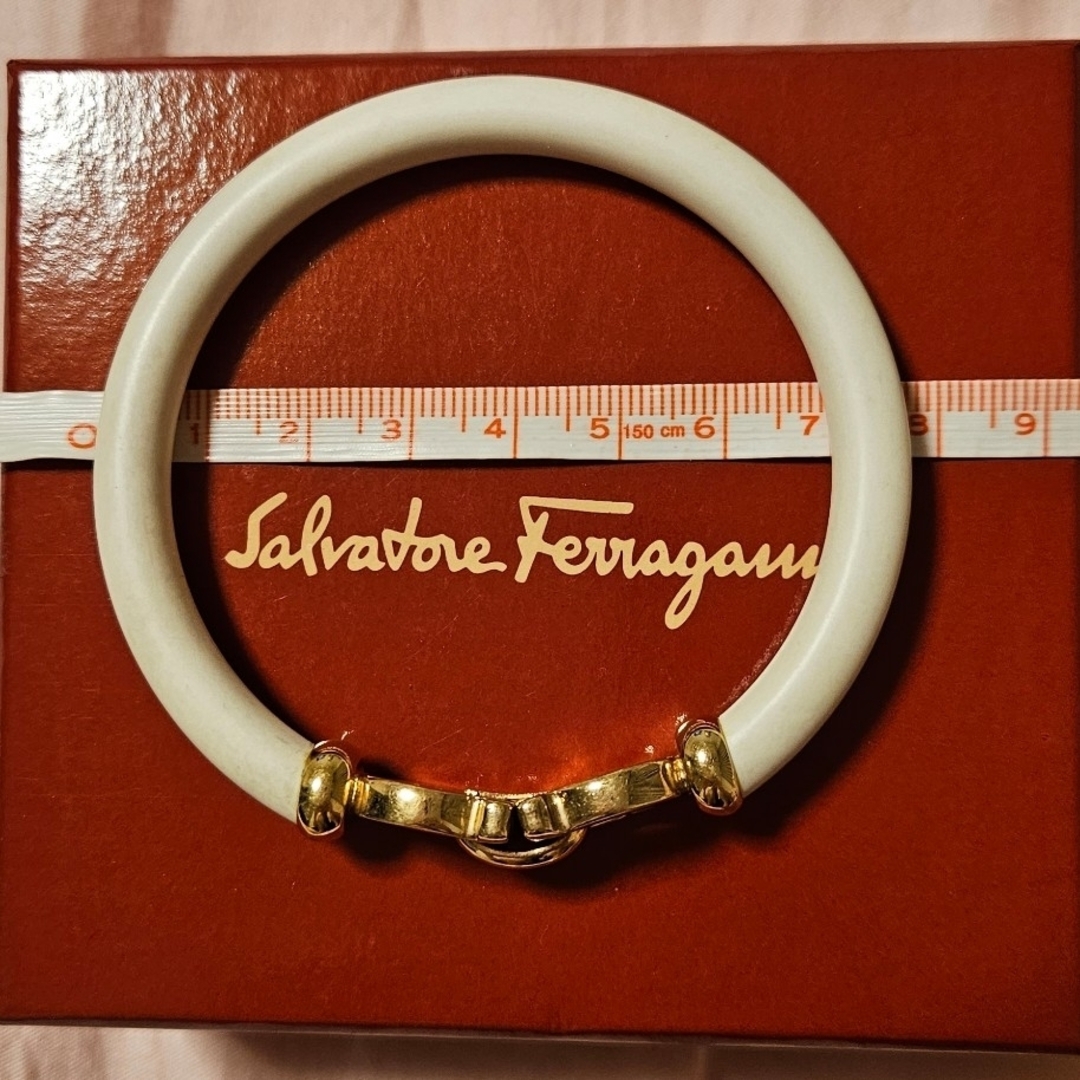 Salvatore Ferragamo(サルヴァトーレフェラガモ)のﾌｪﾗｶﾞﾓ　ﾌﾞﾚｽﾚｯﾄ レディースのアクセサリー(ブレスレット/バングル)の商品写真