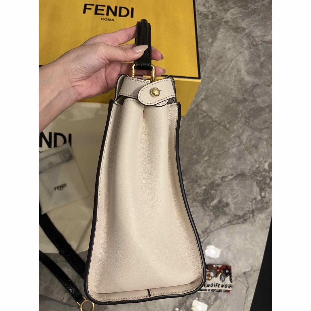 バッグFENDI ピーカーブー　ハンドバッグ　ラッピー付き　専用になります