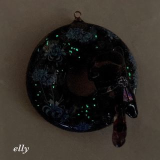 天然石×琉球ガラス ジャンピング猫 彼岸花 レジン キーホルダー ...