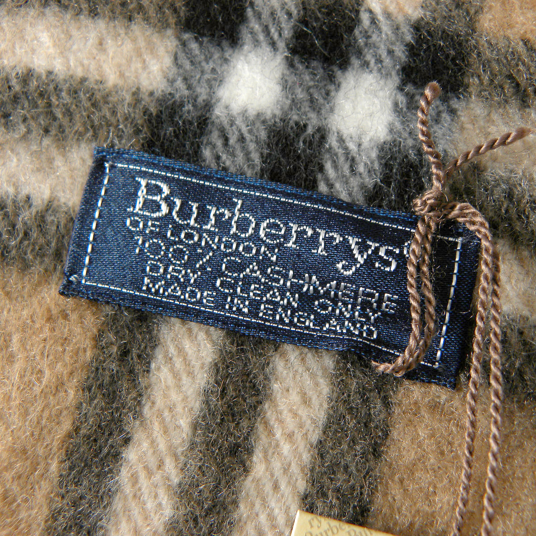 BURBERRY(バーバリー)の英国製 未使用タグ付 ノバチェック柄カシミヤフリンジマフラー ストール レディースのファッション小物(マフラー/ショール)の商品写真