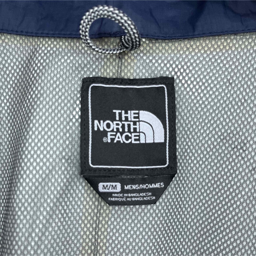 THE NORTH FACE(ザノースフェイス)の美品人気 ノースフェイス マウンテンパーカー メンズM ロゴ刺繍 透湿防水 メンズのジャケット/アウター(マウンテンパーカー)の商品写真