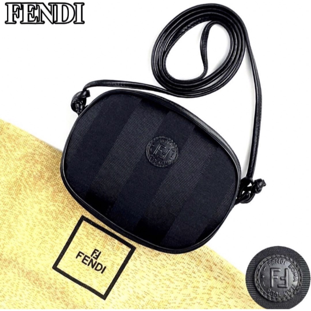 FENDI(フェンディ)の超美品　正規品！FENDI斜め掛けショルダーバッグ男女兼用 レディースのバッグ(ショルダーバッグ)の商品写真