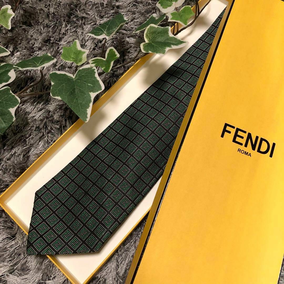 FENDI(フェンディ)のFENDI フェンディ メンズ ネクタイ グリーン 美品 メンズのファッション小物(ネクタイ)の商品写真