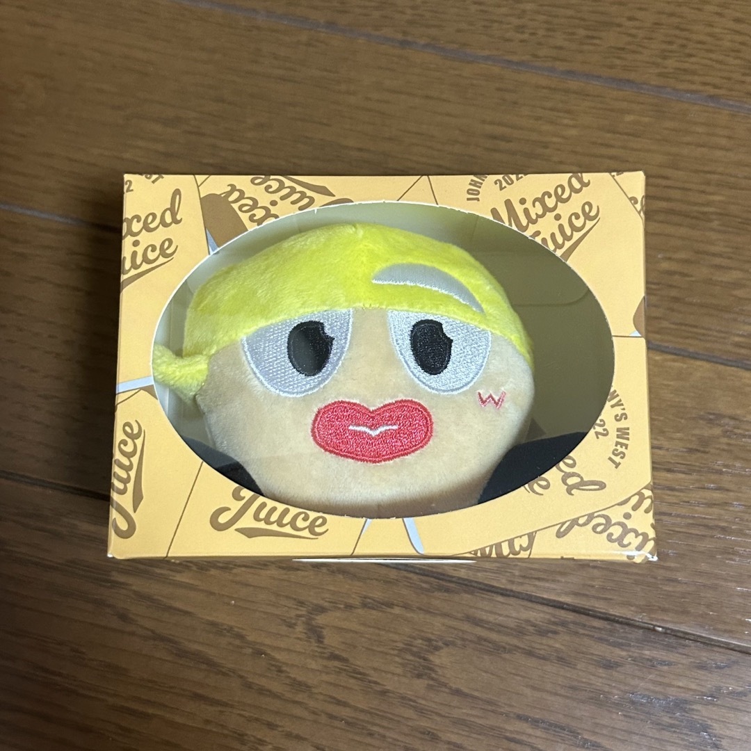 ジャニーズWEST ぶらさげるやつ　中間淳太