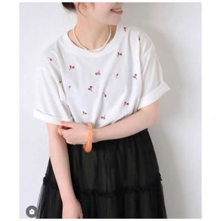 エヘカソポ(ehka sopo)のehka sopo 花刺繍Tシャツ　エヘカソポ　オフホワイト　サマンサモスモス(シャツ/ブラウス(半袖/袖なし))