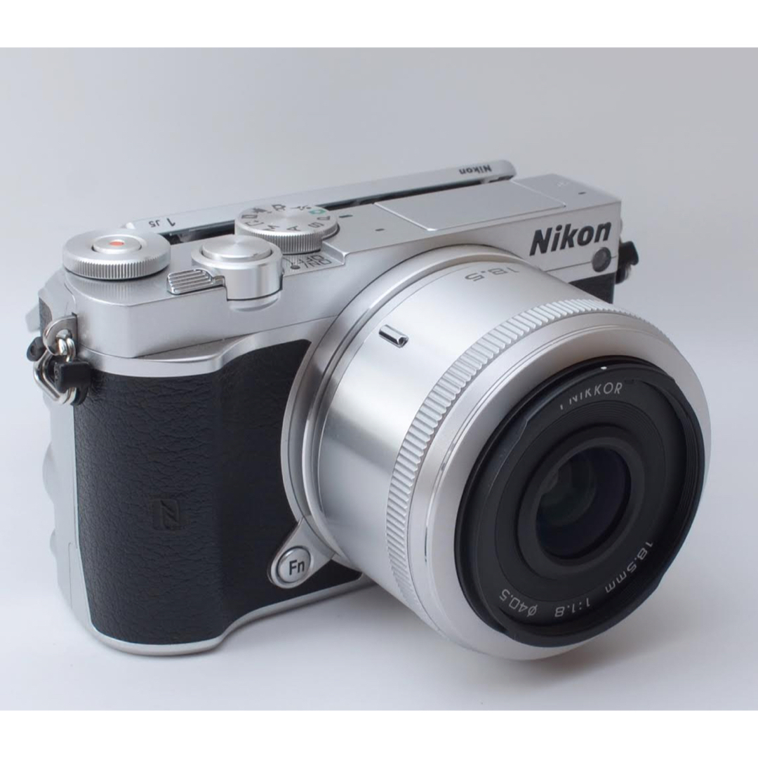 Nikon NIKON 1 J5 ズームレンズキット&単焦点レンズセット - デジタル Nikon NIKON 1 J5 ズームレンズキット&単焦点レンズセット - デジタル