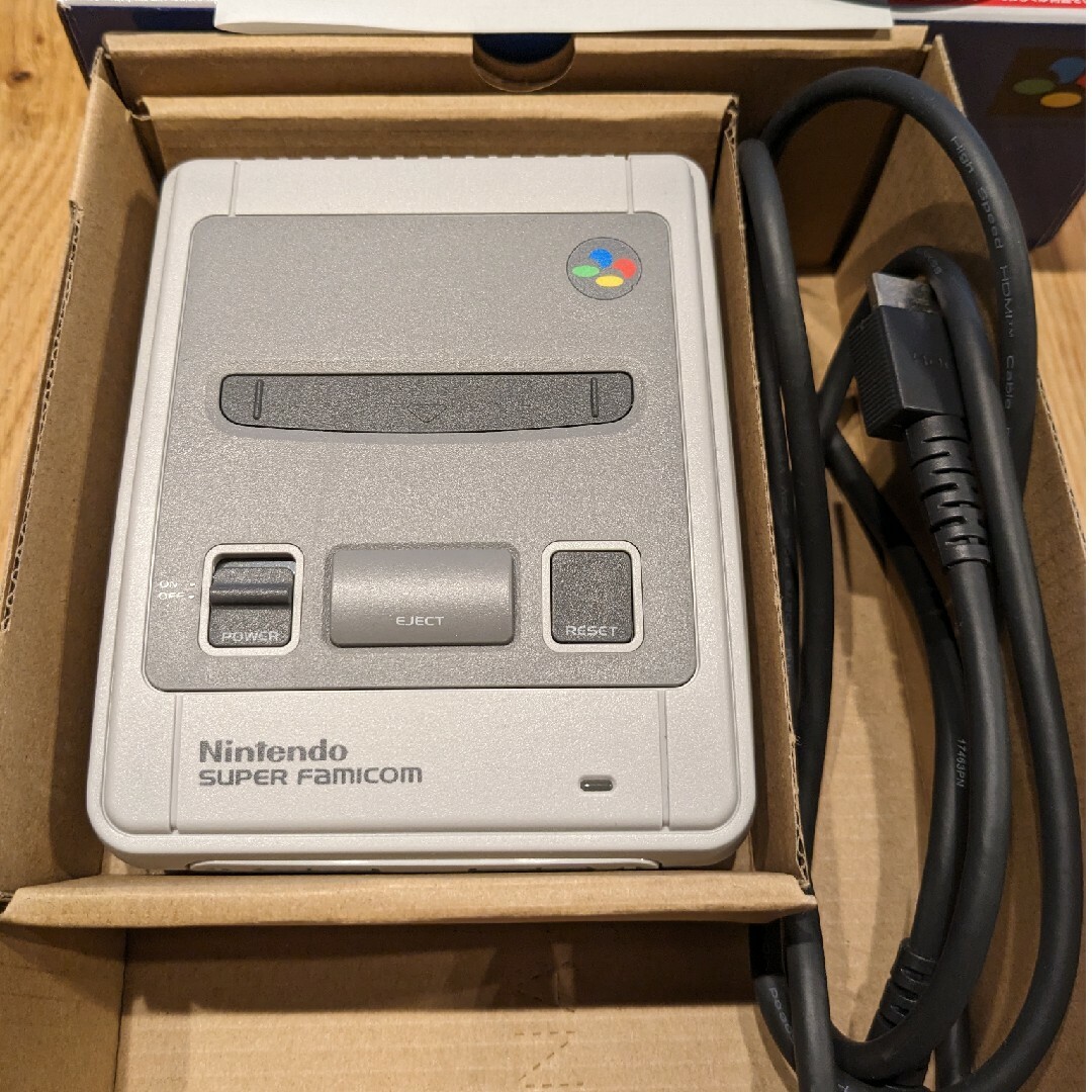 スーパーファミコン(スーパーファミコン)のスーパーファミコンミニ　【箱、説明書付き】送料無料 エンタメ/ホビーのゲームソフト/ゲーム機本体(家庭用ゲーム機本体)の商品写真