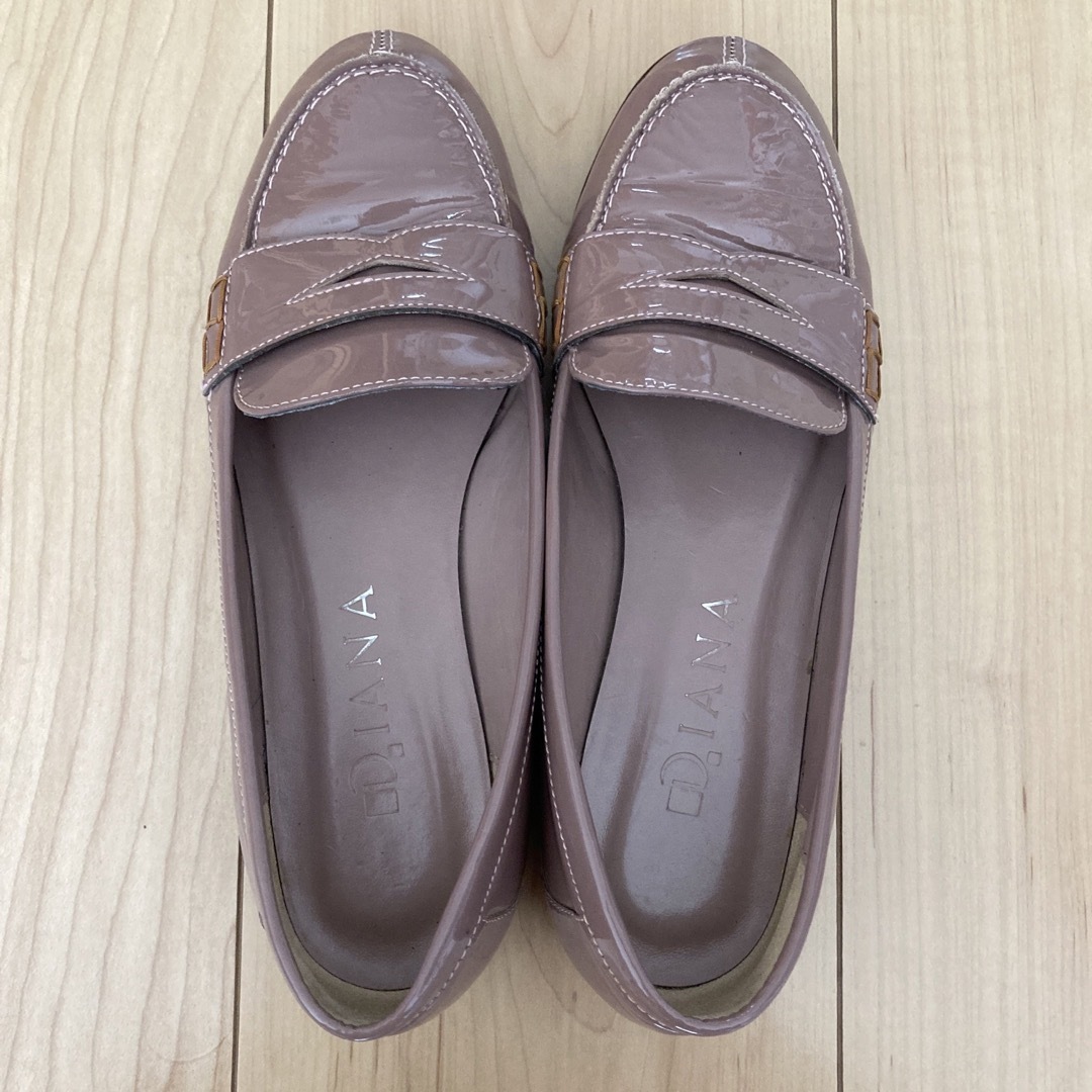 DIANA(ダイアナ)のDIANA ダイアナ　ローファー　革靴　フラットシューズ　くすみピンク　シンプル レディースの靴/シューズ(ローファー/革靴)の商品写真