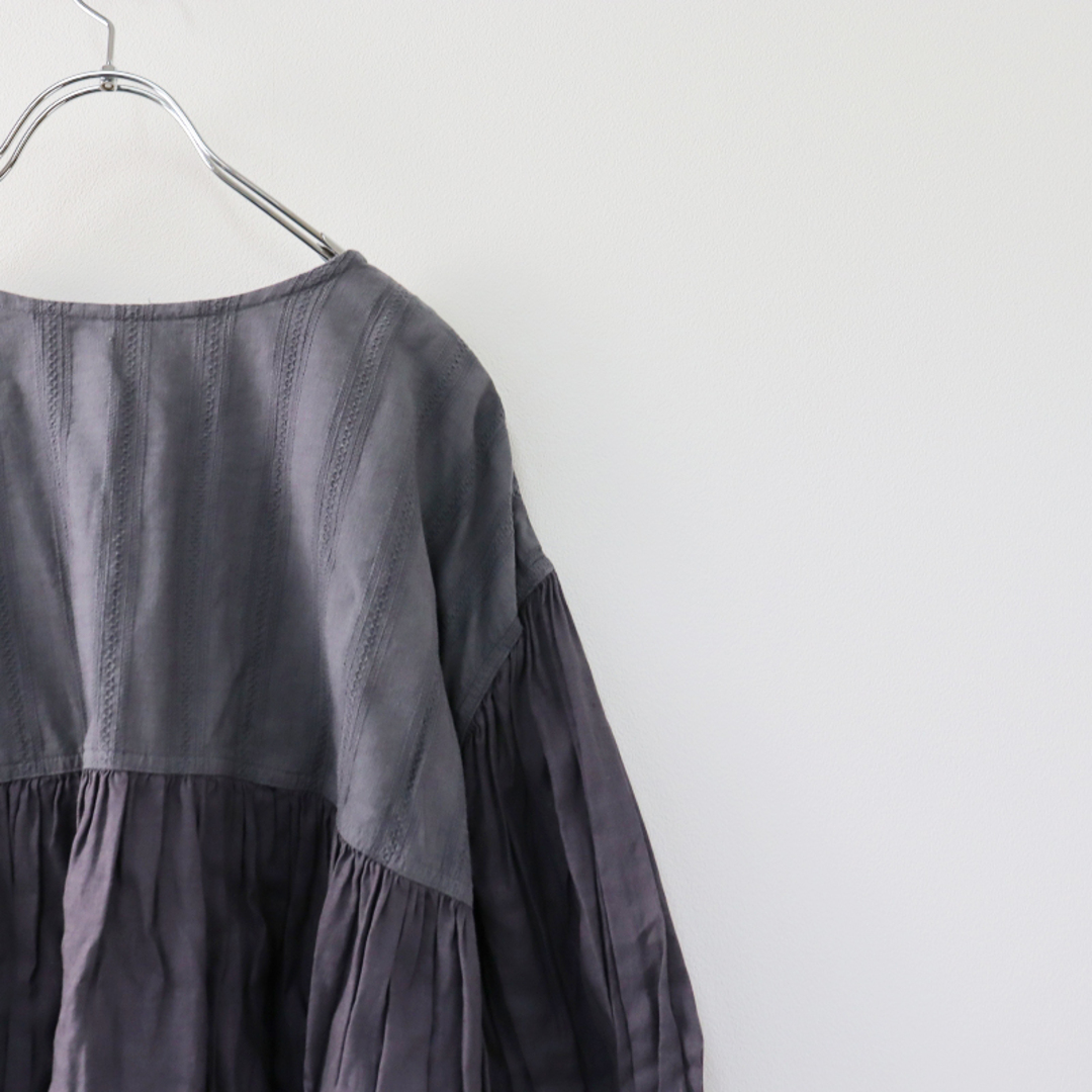 麻70綿30別布ネストローブ nest Robe 極美品 2023SS 【UpcycleLino】×カラミ織り天然染め ドッキングブラウス F/チャコールグレー【2400013491983】