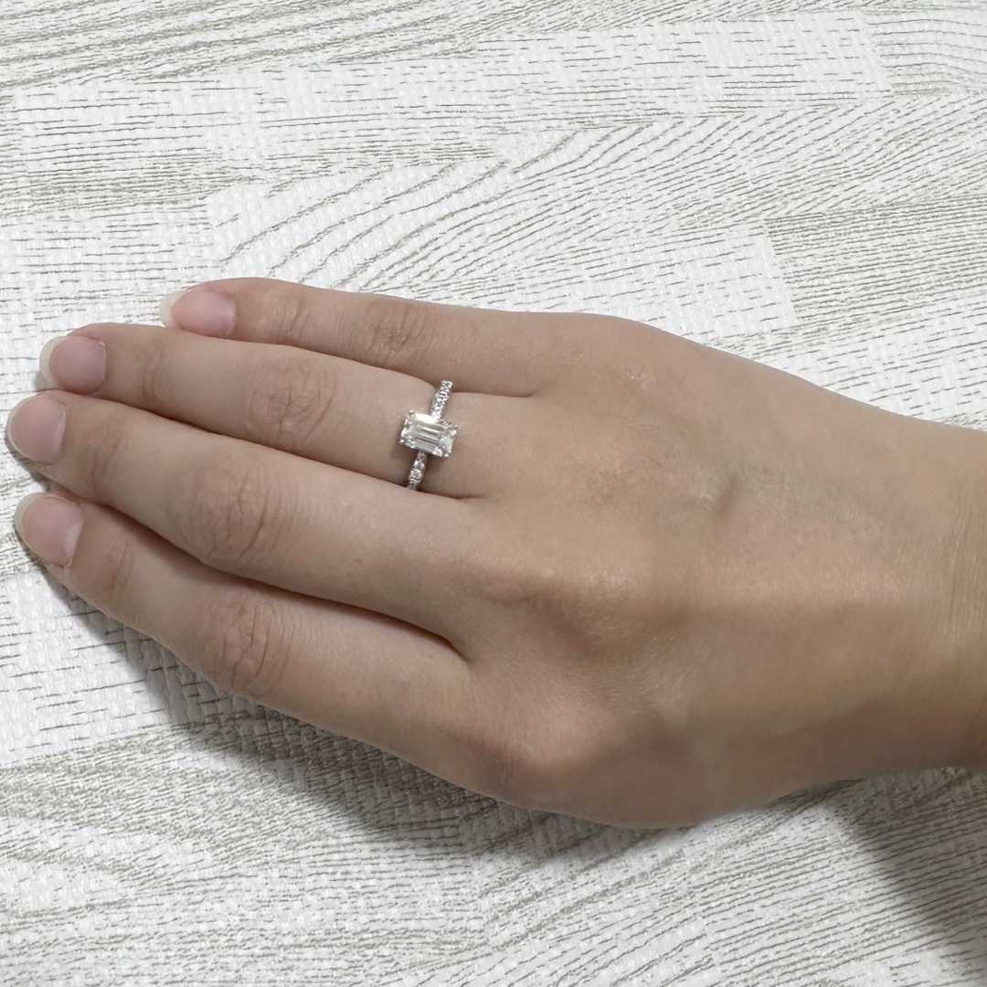 他にはないデザイン！pt900×ジルコニアの婚約指輪 レディースのアクセサリー(リング(指輪))の商品写真