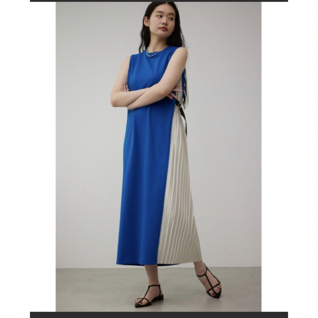 AZUL by moussy(アズールバイマウジー)のSIDE PLEATS ONEPIECE/サイドプリーツワンピース レディースのワンピース(ロングワンピース/マキシワンピース)の商品写真