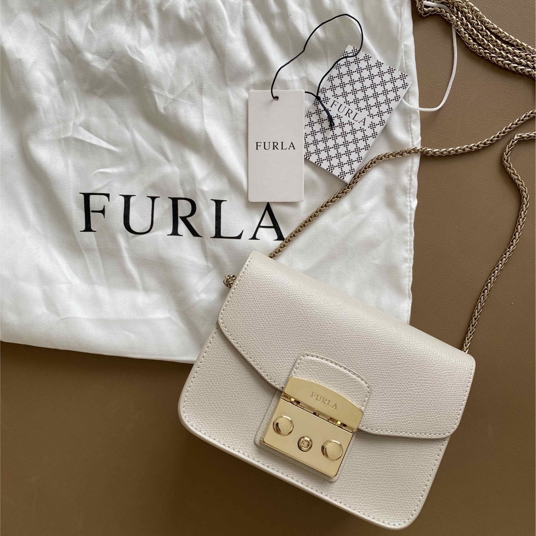 FURLA メトロポリス　白