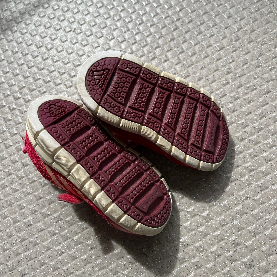 adidas(アディダス)のadidasスニーカー キッズ/ベビー/マタニティのベビー靴/シューズ(~14cm)(スニーカー)の商品写真