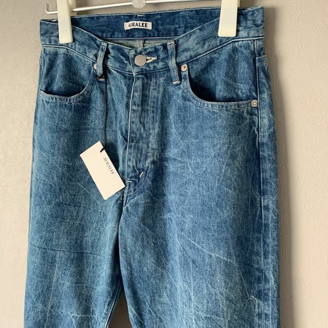 AURALEE(オーラリー)の23ss AURALEE Selvedge Faded Light Denim レディースのパンツ(デニム/ジーンズ)の商品写真