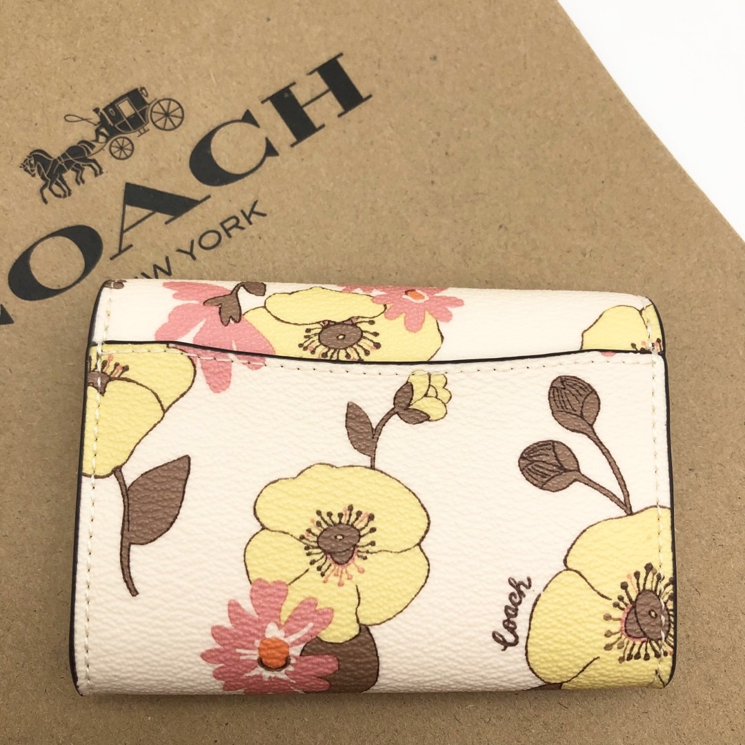 COACH☆新品】フラップ カード ケース・フローラル クラスター!新作
