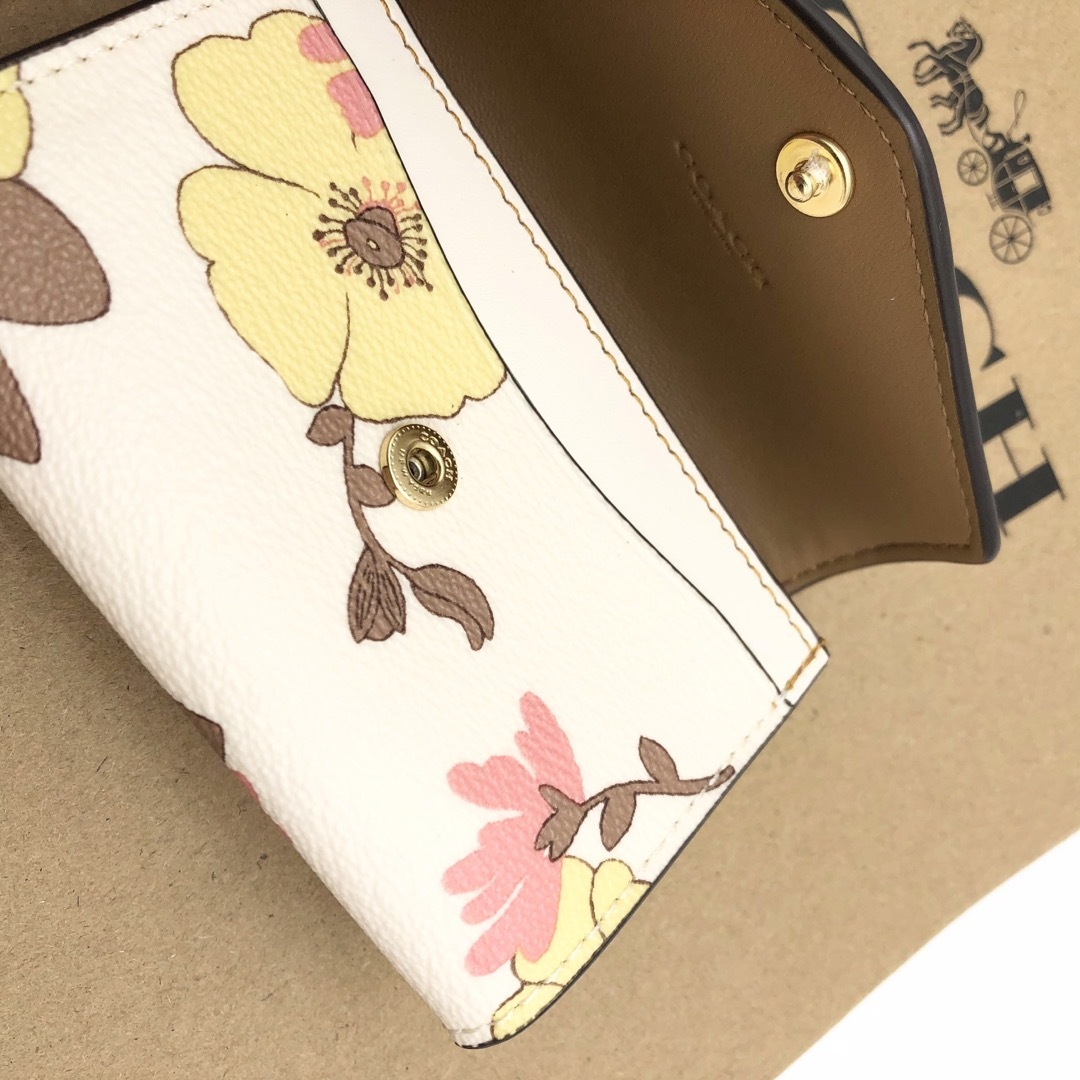 COACH☆新品】フラップ カード ケース・フローラル クラスター!新作