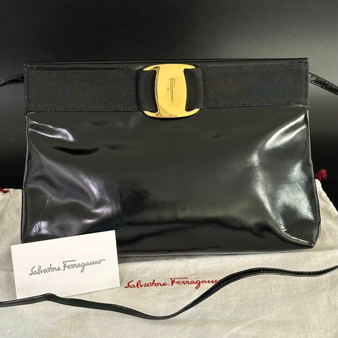 ferragamo フェラガモ ヴァラ エナメル ショルダーバッグ　ブラック