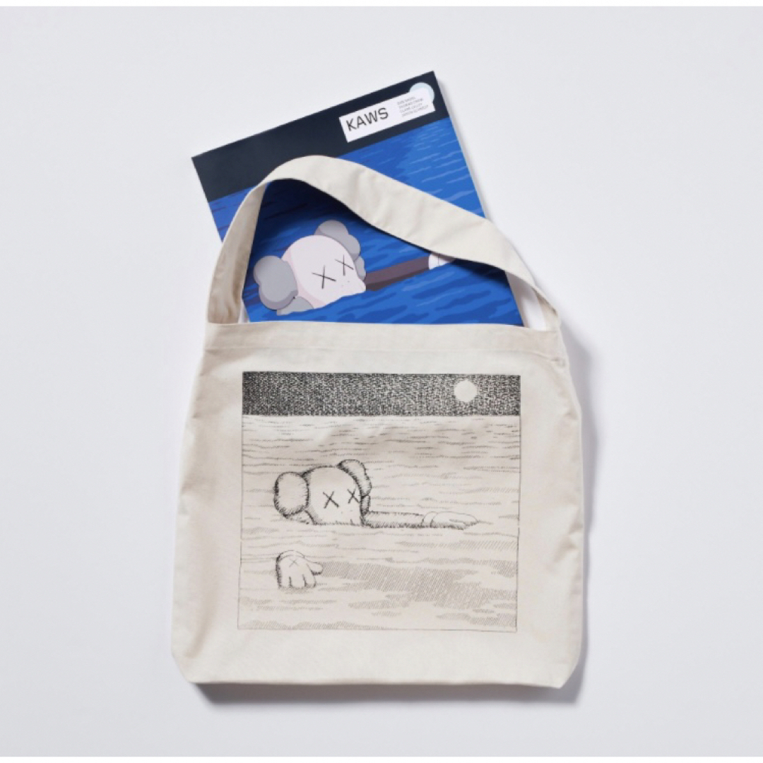 雑誌で紹介された KAWS トートバック ユニクロ アートブック コラボ 雑誌で紹介された KAWS トートバック ユニクロ アートブック コラボ