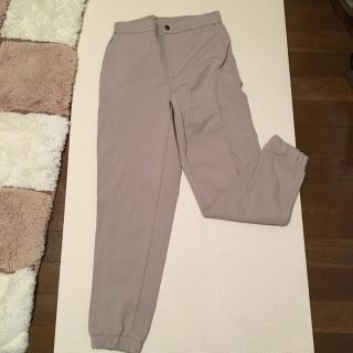 ユニクロ(UNIQLO)のUNIQLO パンツ(カジュアルパンツ)