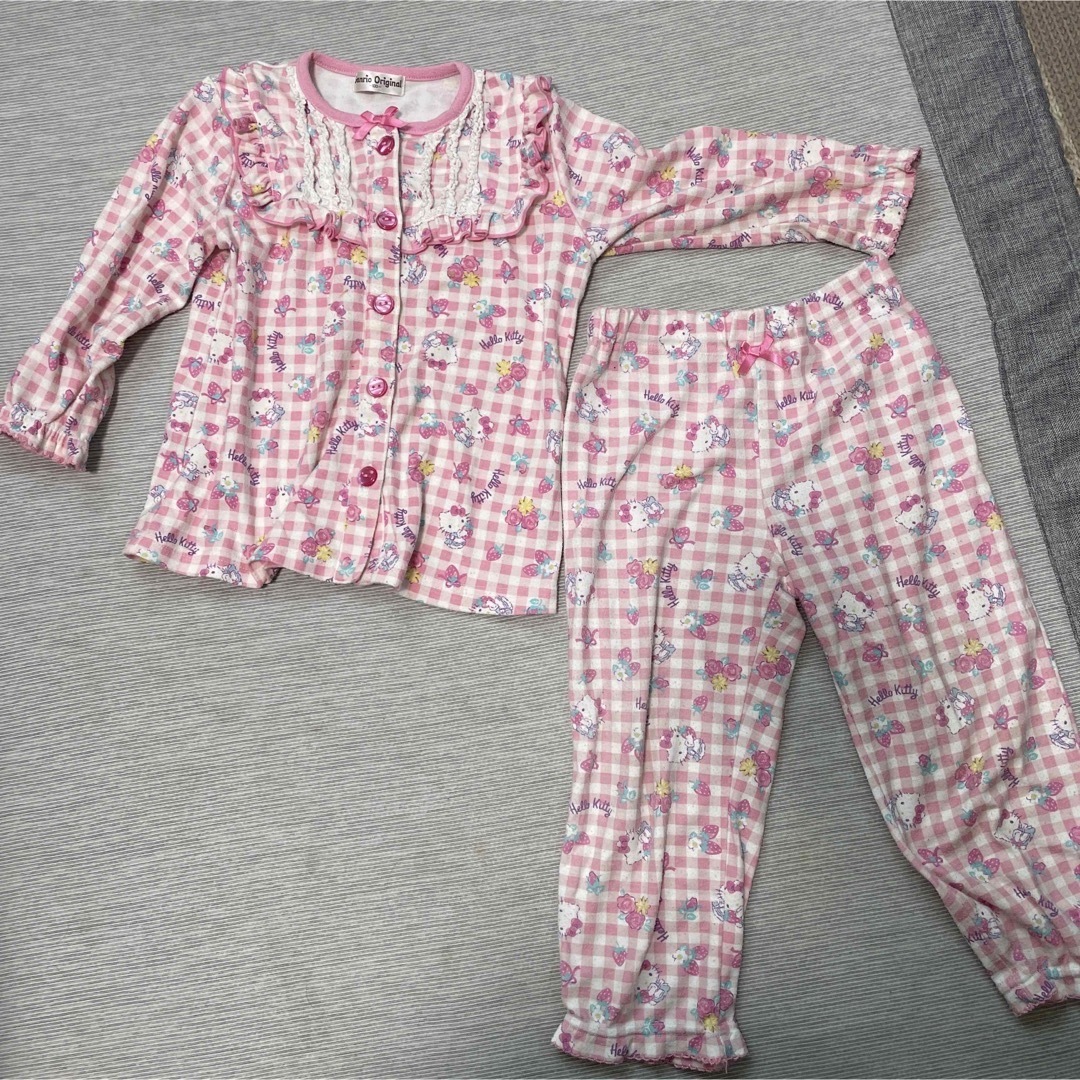 サンリオ(サンリオ)のハローキティ　パジャマ　100 キッズ/ベビー/マタニティのキッズ服女の子用(90cm~)(パジャマ)の商品写真