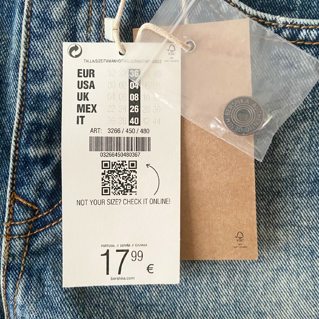 Bershka(ベルシュカ)の新品タグ付き Bershka ハイウエスト デニム ショートパンツ 36 レディースのパンツ(ショートパンツ)の商品写真