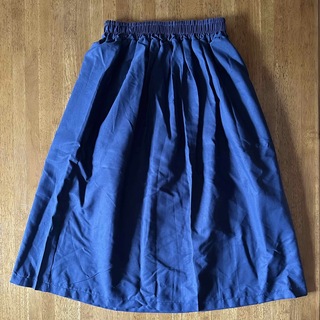 匿名配送【送料無料】紺のゴムのスカート(ひざ丈スカート)
