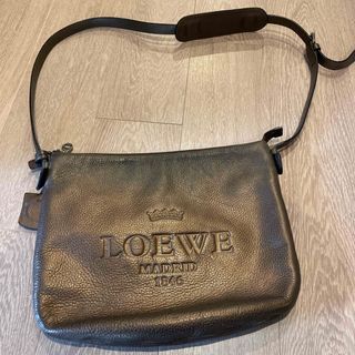 ロエベ(LOEWE)のロエベ ショルダーバッグ　レザー　斜め掛けショルダー ブロンズ(ショルダーバッグ)