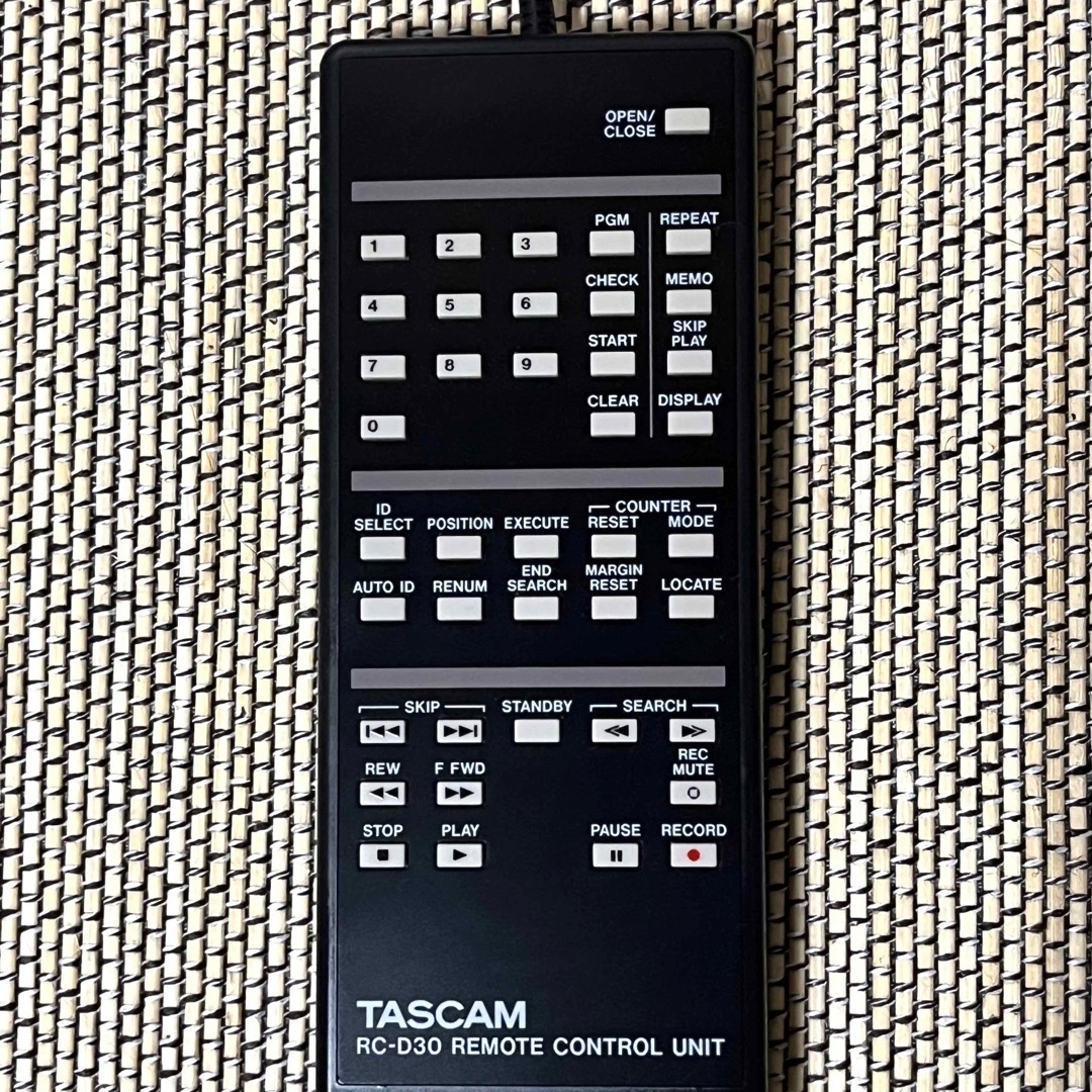 TASCAM DAT用 RC-D30 ワイアードリモコン 2