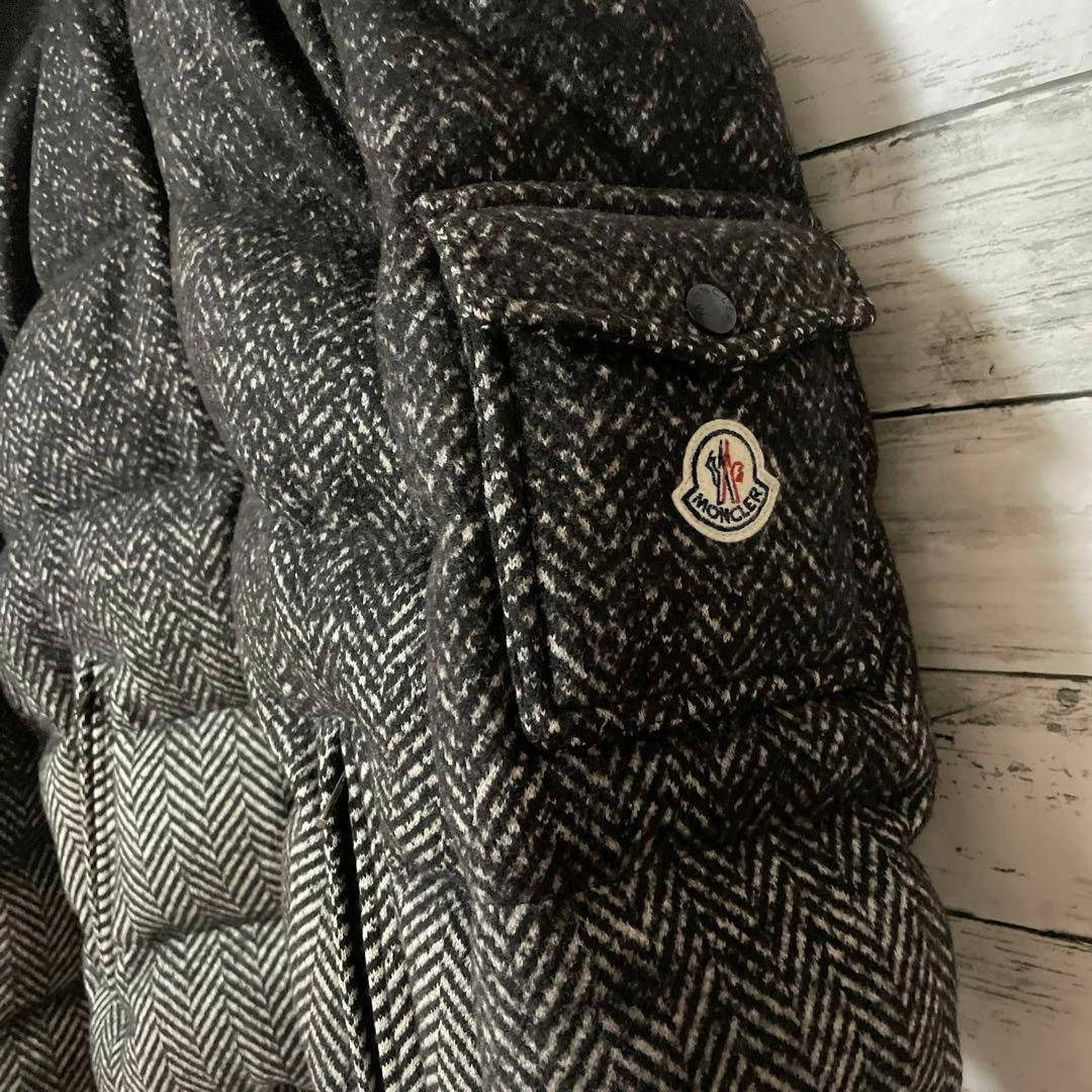 MONCLER(モンクレール)のMONCLER ダウンジャケット MONTHENEVRE グラデーション 激レア メンズのジャケット/アウター(ダウンジャケット)の商品写真