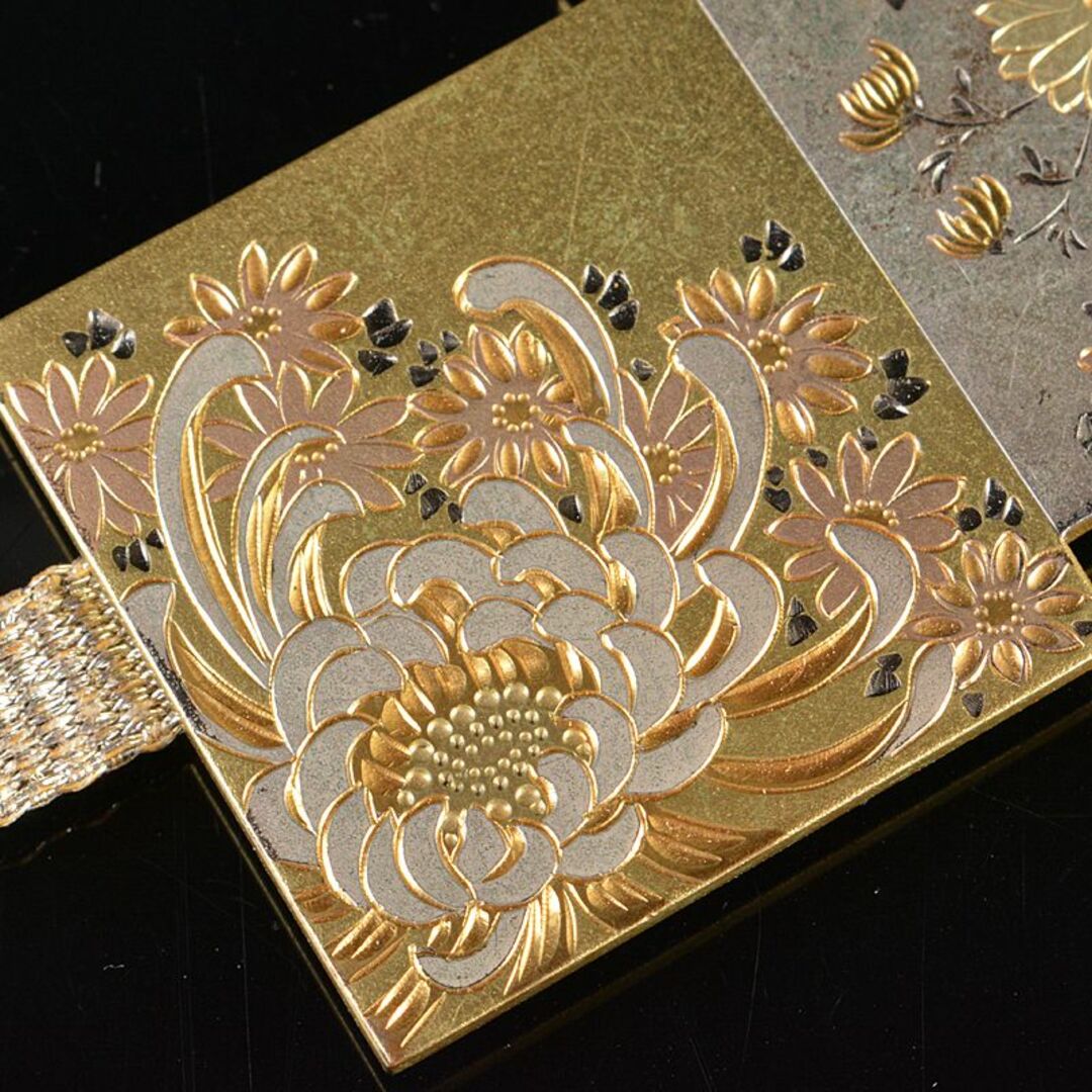 和装小物 令仙作 彫金 色紙重ね菊花文 帯留 共箱 C R6243 和装小物 令仙作 彫金 色紙重ね菊花文 帯留 共箱 C R6243
