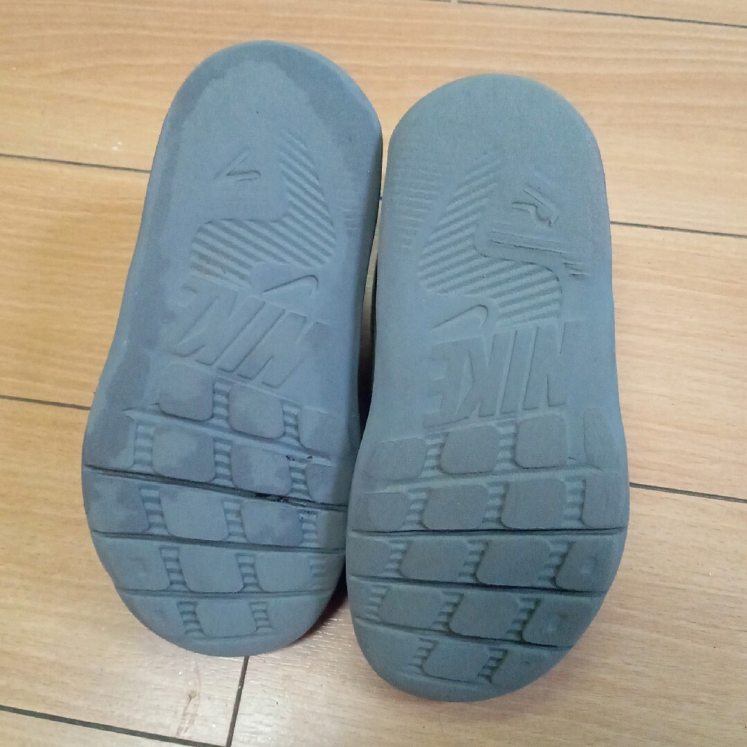 NIKE(ナイキ)のナイキ スニーカー 15cm キッズ/ベビー/マタニティのキッズ靴/シューズ(15cm~)(スニーカー)の商品写真
