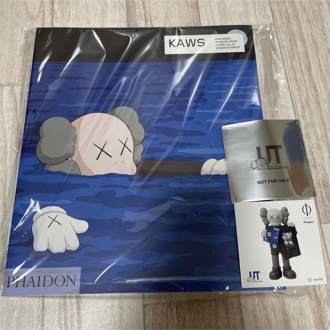ユニクロ×カウズ アートブック 非売品ステッカー | フリマアプリ ラクマ ユニクロ×カウズ アートブック 非売品ステッカー | フリマアプリ ラクマ