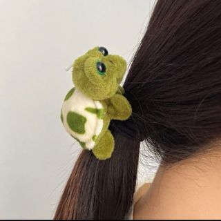 ファミリア(familiar)のぬいぐるみのように可愛いヘアゴム🐢カメ（グリーン）１つ(ヘアゴム/シュシュ)