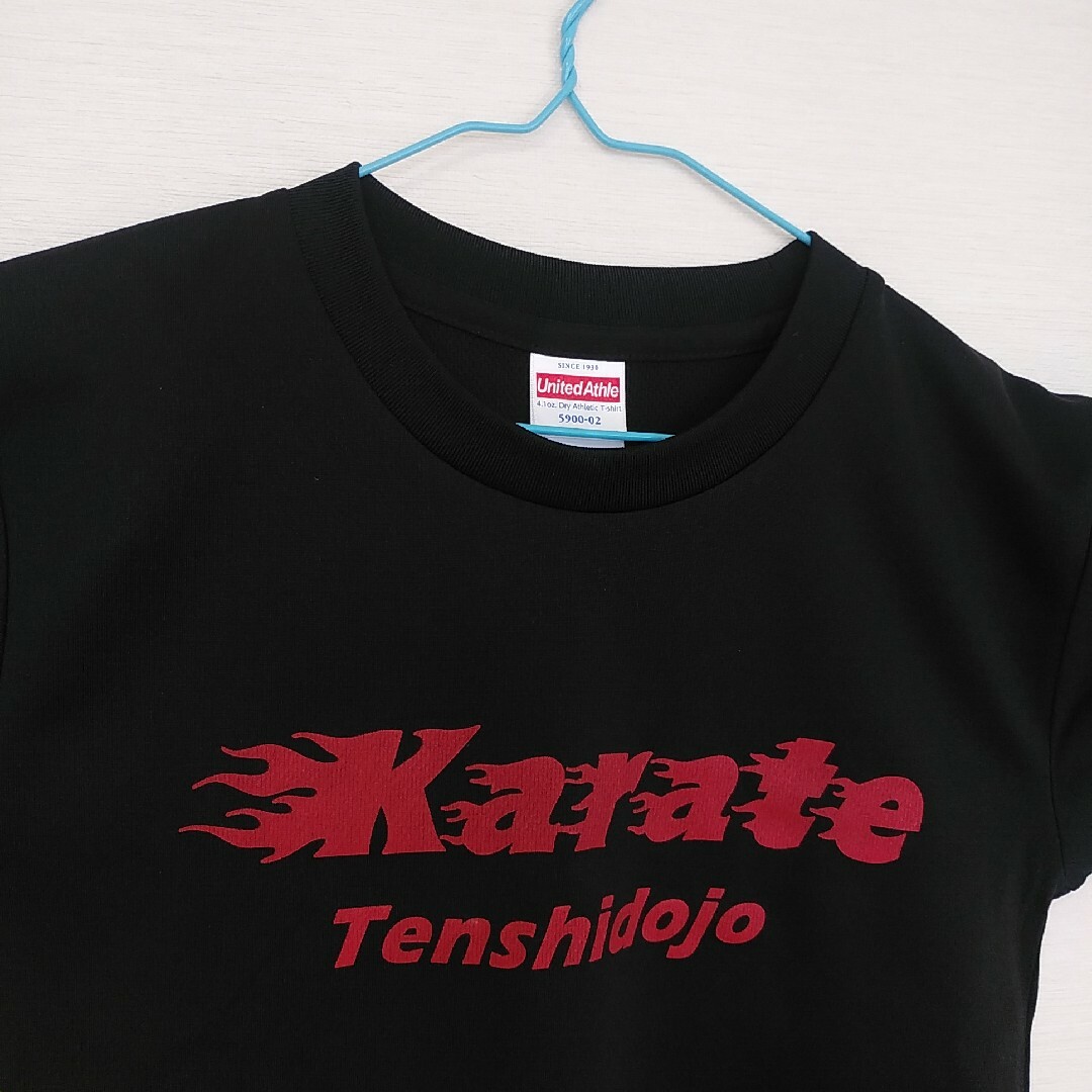 カラテ　空手　ロゴ　男の子　女の子　ドライTシャツ　半袖　黒色　130㎝ キッズ/ベビー/マタニティのキッズ服男の子用(90cm~)(Tシャツ/カットソー)の商品写真