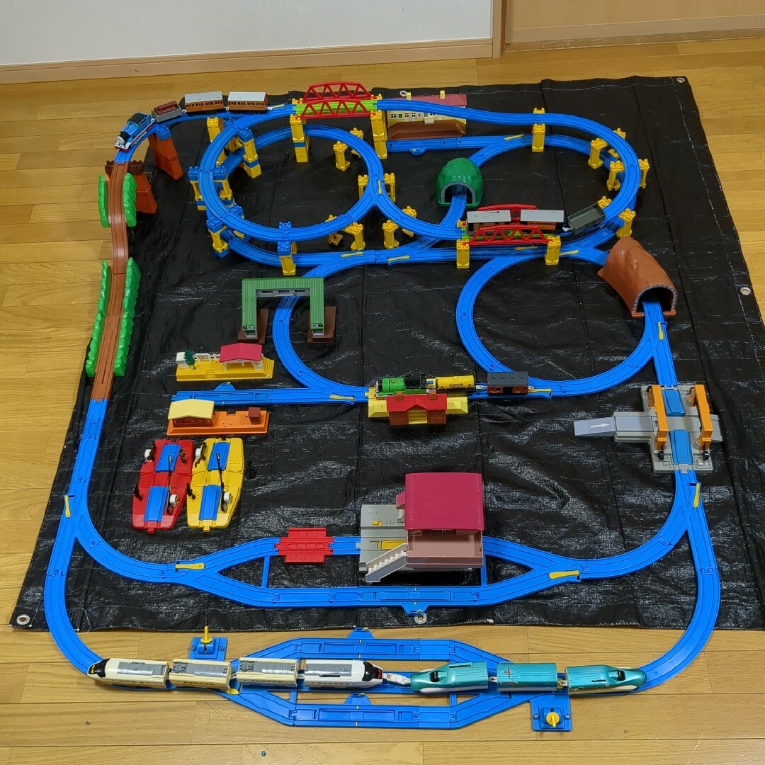 現行品 車両付 オールインワンセット 線路 プラレール レールキット レイアウト | フリマアプリ ラクマ 現行品 車両付 オールインワンセット 線路 プラレール レールキット レイアウト | フリマアプリ ラクマ