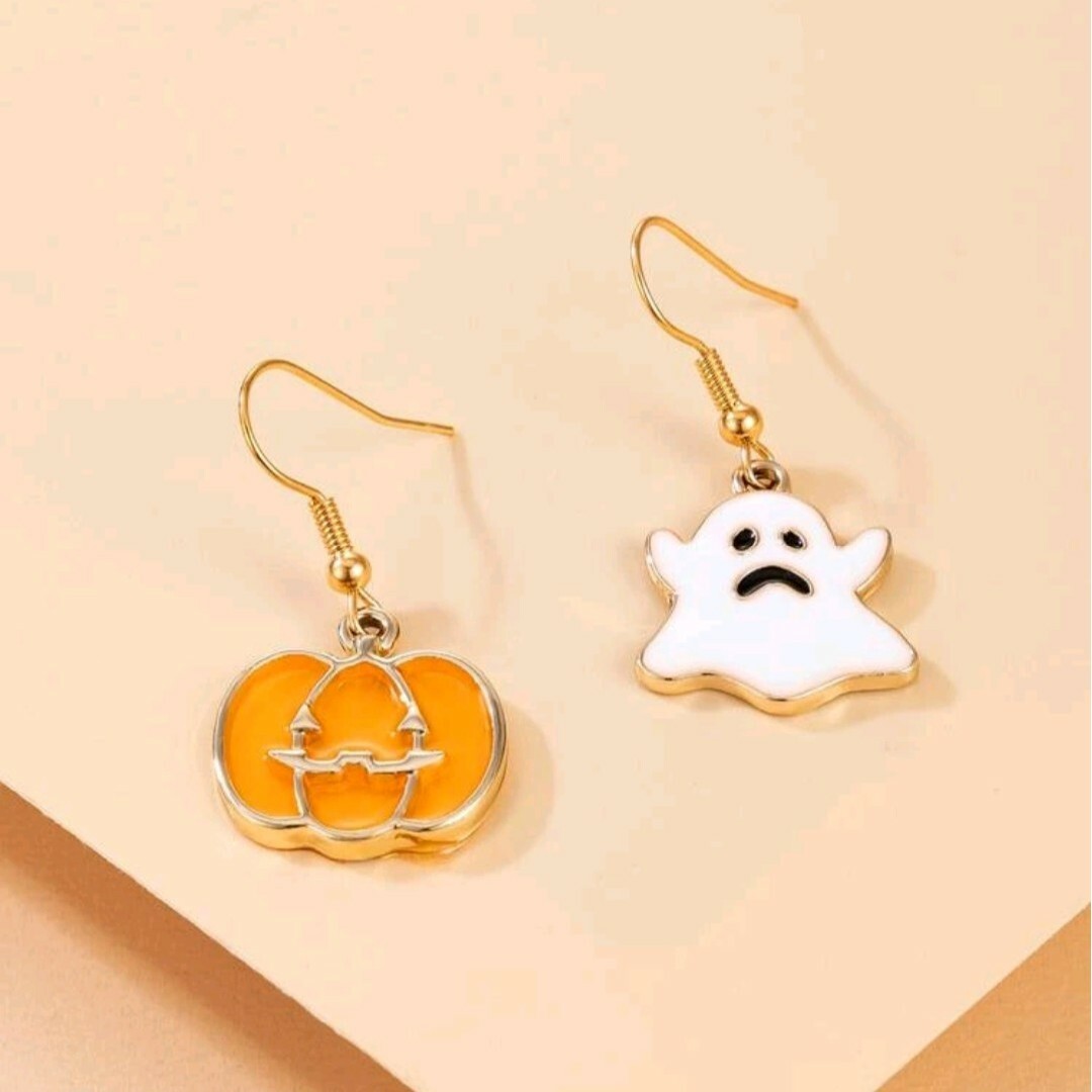 ハロウィーン☆カボチャとオバケのドロップピアス レディースのアクセサリー(ピアス)の商品写真