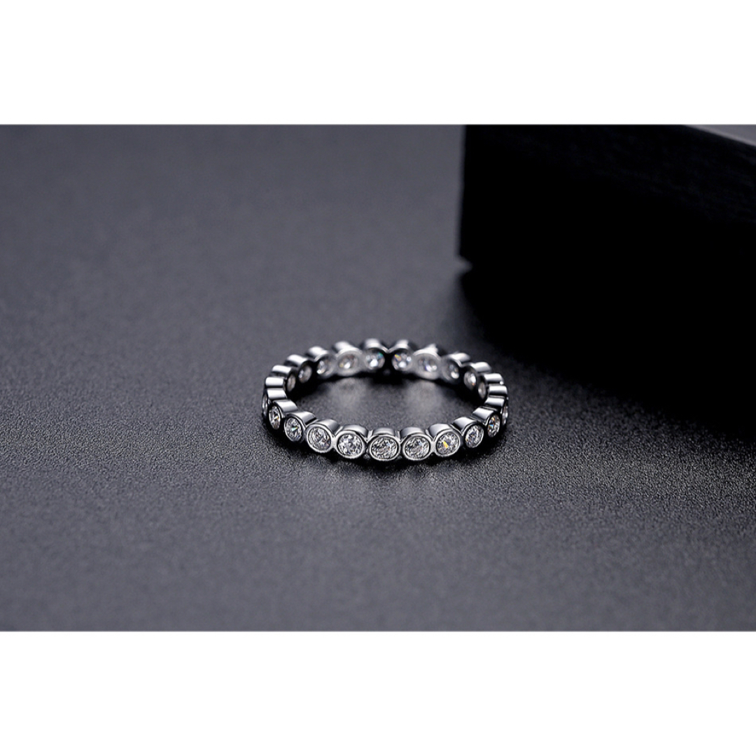 セール❣️【最高級CZダイヤ】ベゼルフレーム シルバー フルエタニティ リング レディースのアクセサリー(リング(指輪))の商品写真