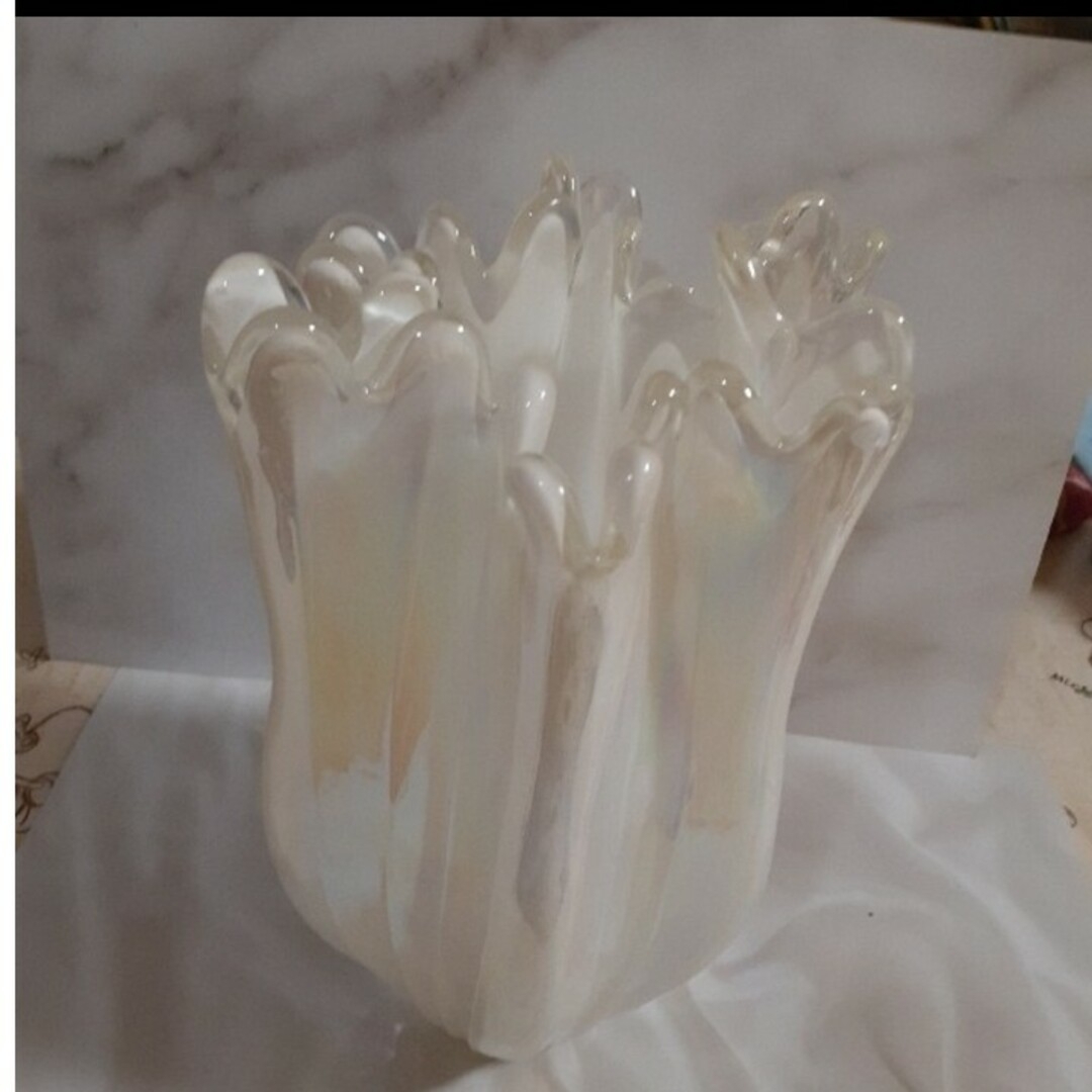 花瓶　美品　ホワイトオーロラ インテリア/住まい/日用品のインテリア小物(花瓶)の商品写真