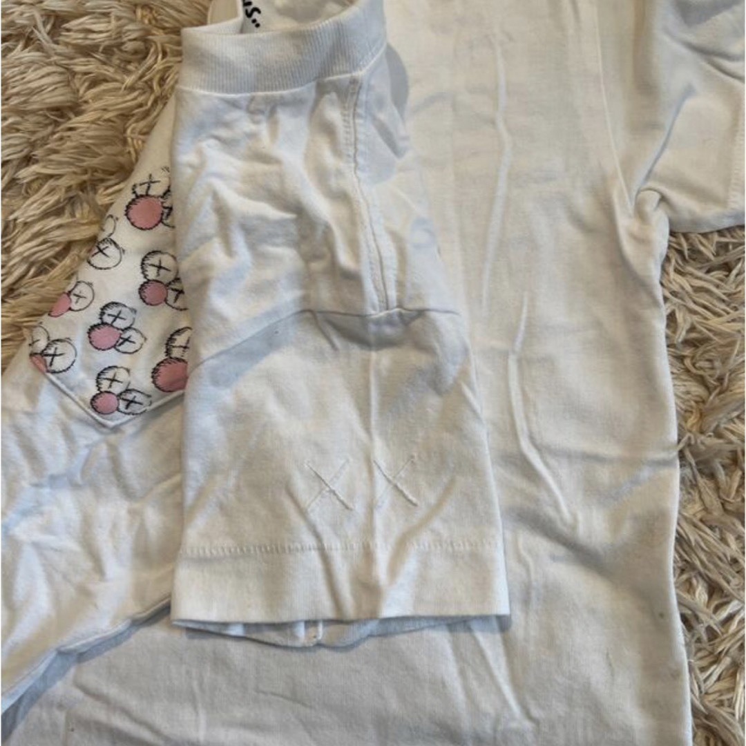 UNIQLO(ユニクロ)のUNIQLO×kaws キッズTシャツ キッズ/ベビー/マタニティのキッズ服男の子用(90cm~)(Tシャツ/カットソー)の商品写真