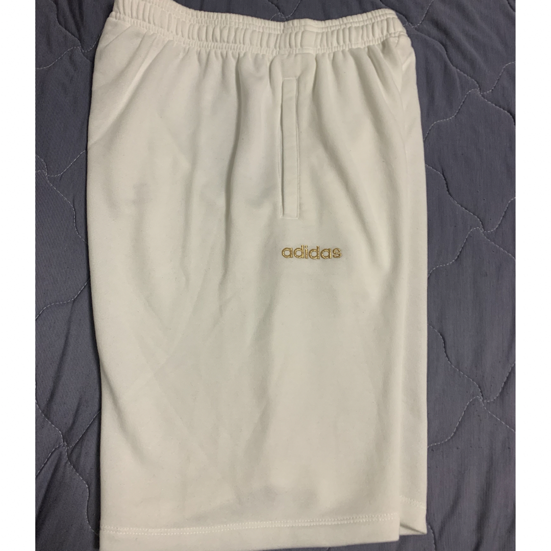 adidas(アディダス)のadidas ハーフパンツ　ホワイト&ゴールド　S メンズのパンツ(ショートパンツ)の商品写真