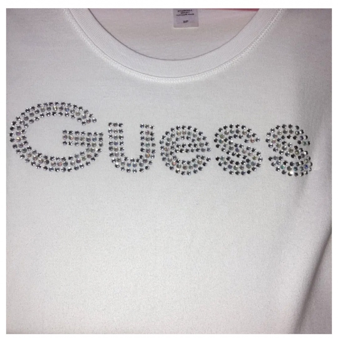 GUESS(ゲス)の★GUESS★ゲス キラキラ Tシャツ ホワイト 白 白Tシャツ ハワイで購入 レディースのトップス(Tシャツ(半袖/袖なし))の商品写真