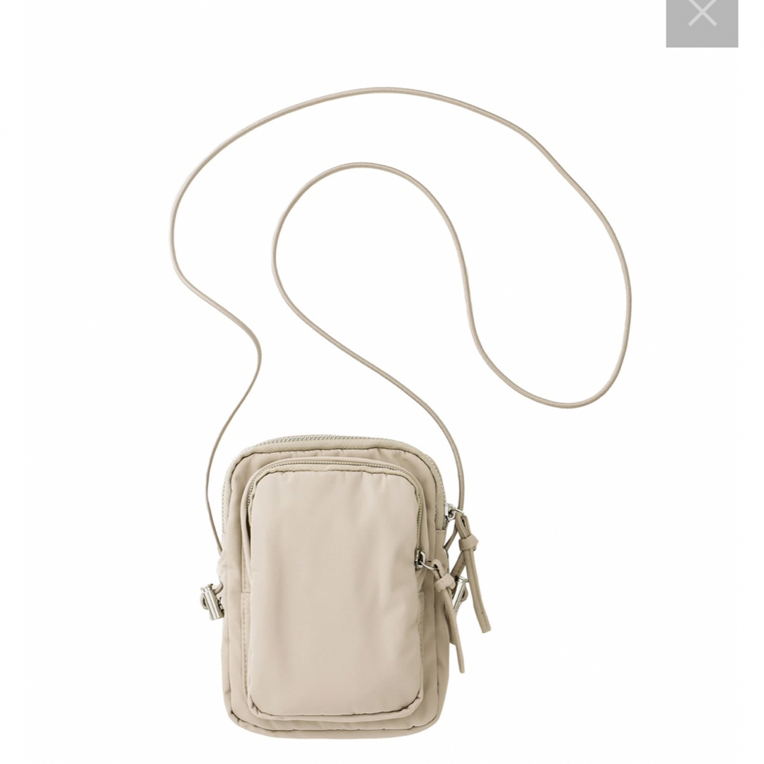 3COINS(スリーコインズ)の新色　　ミニショルダー　ベージュ　スリーコインズ　3coins レディースのバッグ(ショルダーバッグ)の商品写真