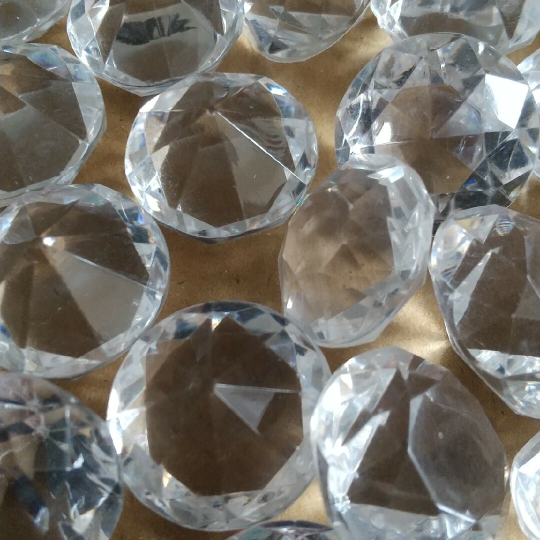 キラキラ プラスチック ストーン ハンドメイドの素材/材料(各種パーツ)の商品写真