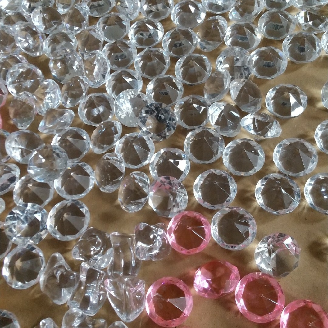 キラキラ プラスチック ストーン ハンドメイドの素材/材料(各種パーツ)の商品写真